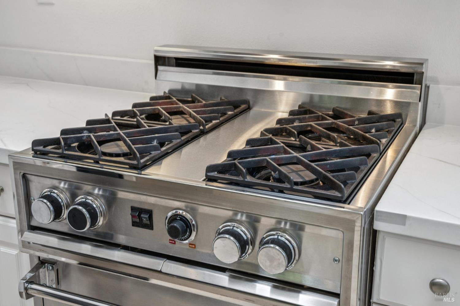 Detail Gallery Image 10 of 31 For 406 Wellesley Ct, Mill Valley,  CA 94941 - 2 Beds | 1/1 Baths