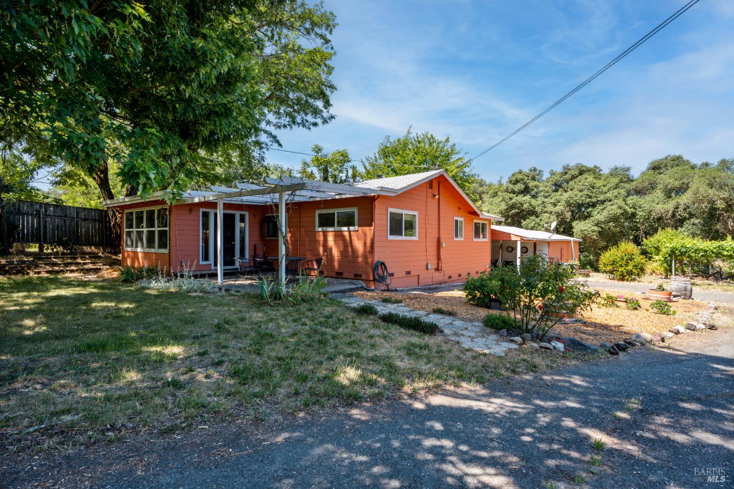 Detail Gallery Image 5 of 34 For 5510 Eastside Calpella Rd, Ukiah,  CA 95482 - 2 Beds | 2 Baths