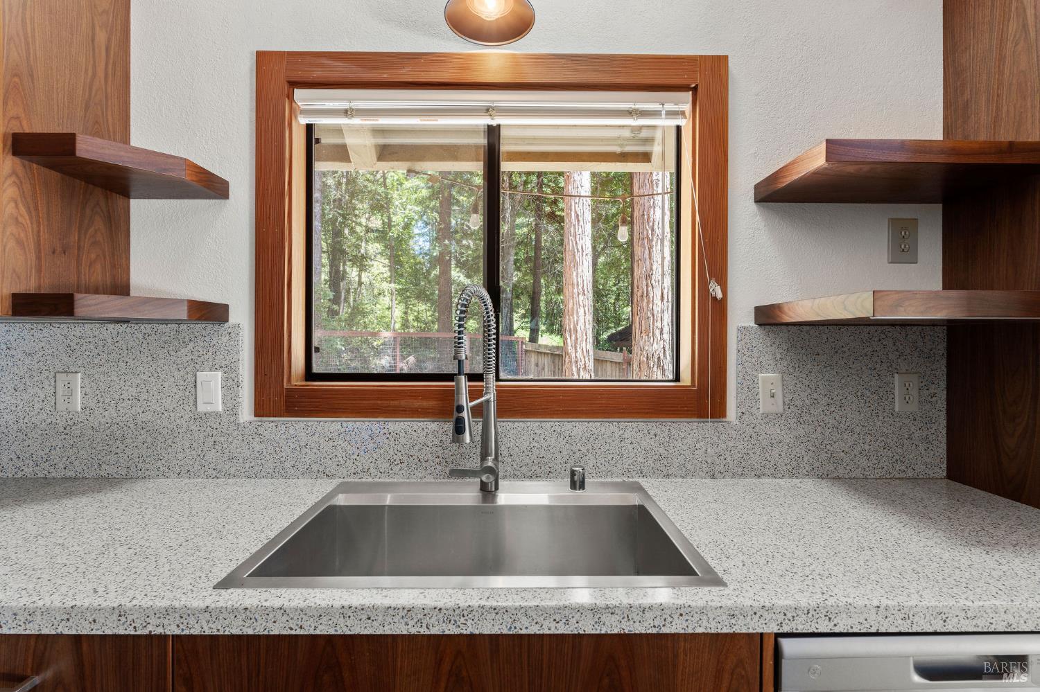 Detail Gallery Image 6 of 28 For 38051 Ocean Ridge Dr, Gualala,  CA 95445 - 2 Beds | 2 Baths