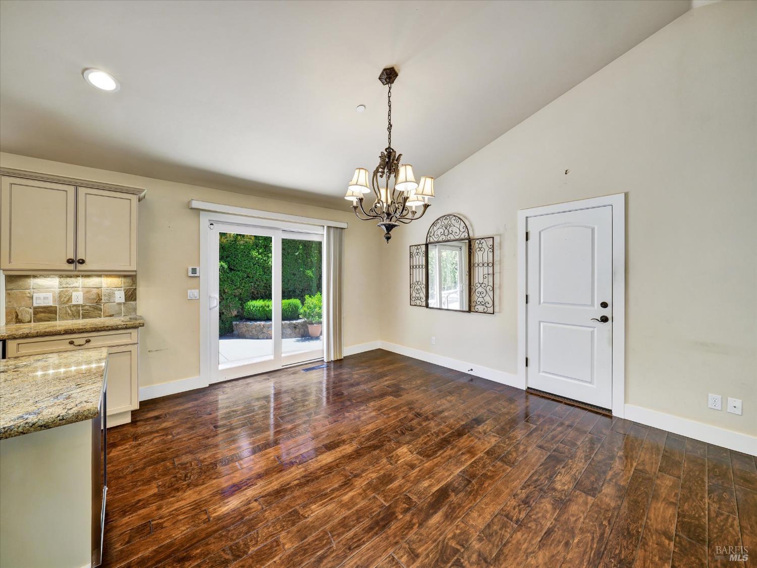 Detail Gallery Image 6 of 35 For 566 Este Madera Dr, Sonoma,  CA 95476 - 3 Beds | 2 Baths