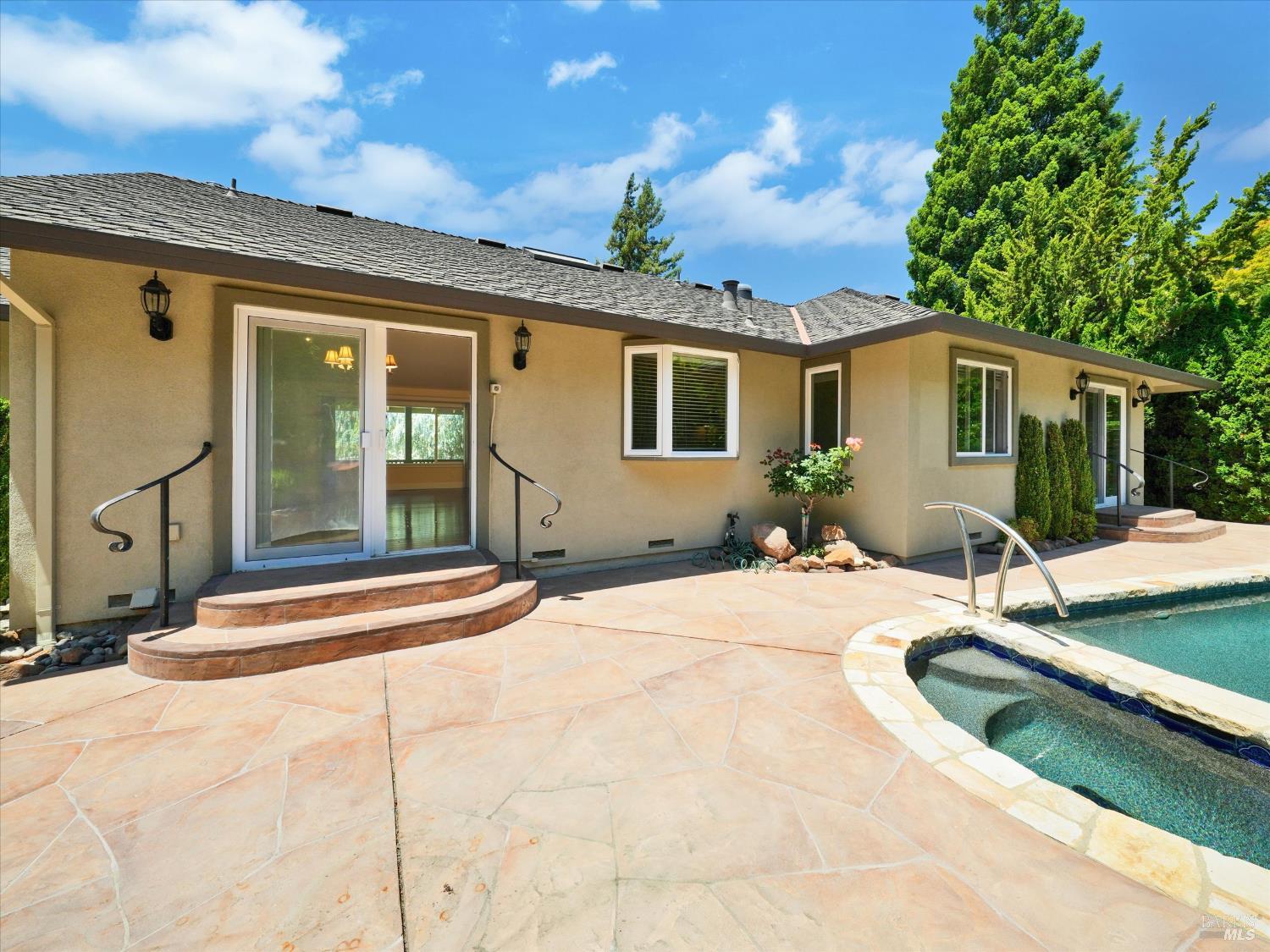 Detail Gallery Image 9 of 35 For 566 Este Madera Dr, Sonoma,  CA 95476 - 3 Beds | 2 Baths