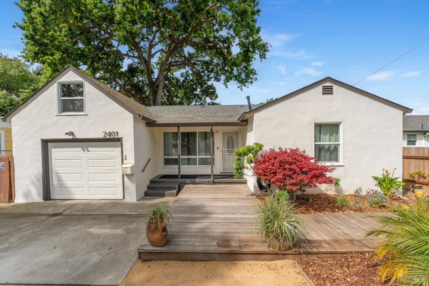 Detail Gallery Image 5 of 65 For 2401 Alameda St, Vallejo,  CA 94590 - 3 Beds | 2 Baths