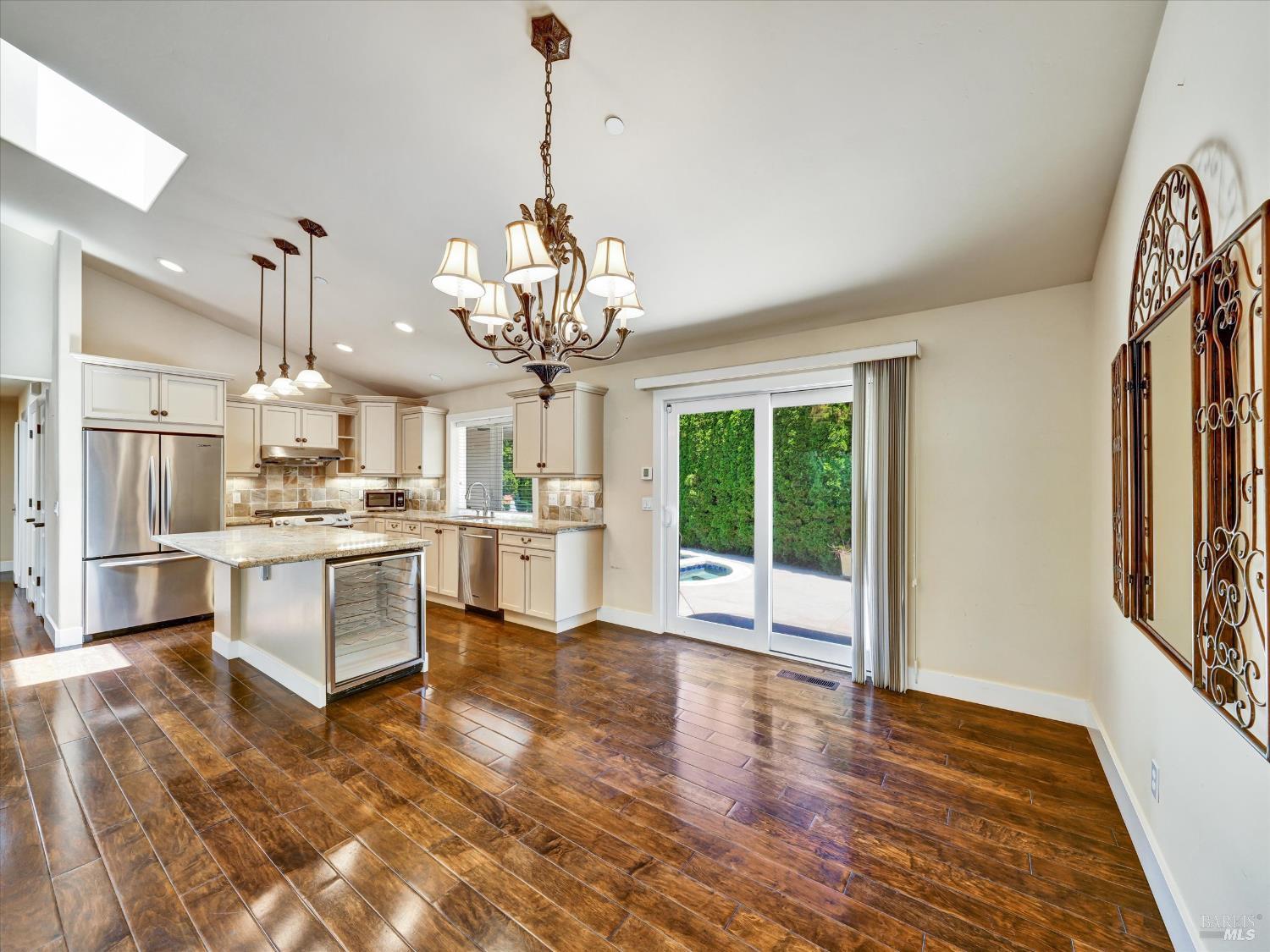 Detail Gallery Image 7 of 35 For 566 Este Madera Dr, Sonoma,  CA 95476 - 3 Beds | 2 Baths