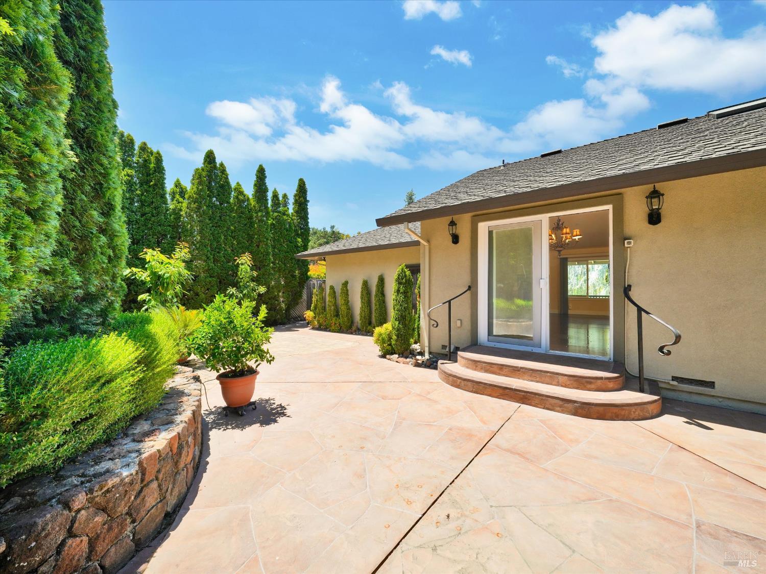 Detail Gallery Image 8 of 35 For 566 Este Madera Dr, Sonoma,  CA 95476 - 3 Beds | 2 Baths
