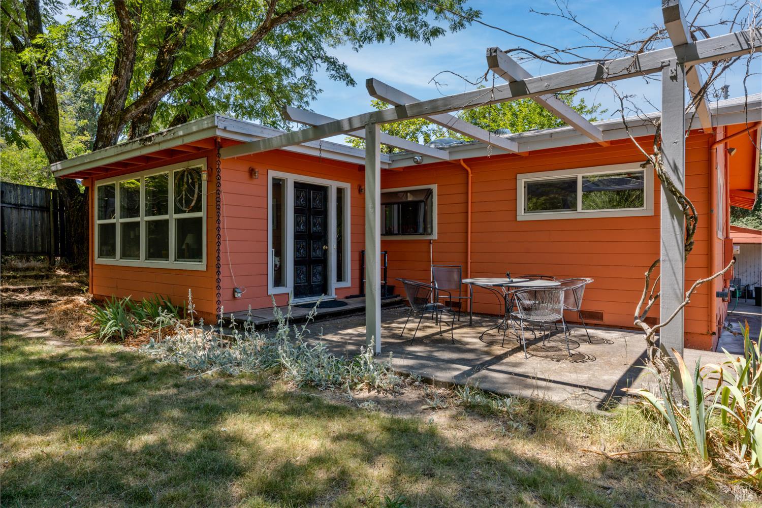 Detail Gallery Image 7 of 34 For 5510 Eastside Calpella Rd, Ukiah,  CA 95482 - 2 Beds | 2 Baths