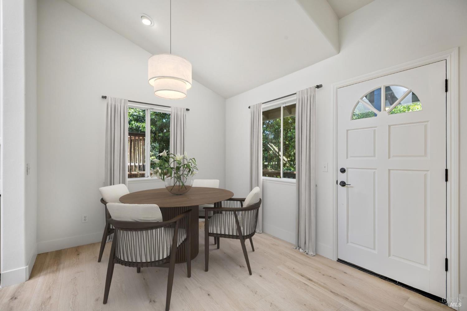 Detail Gallery Image 7 of 31 For 406 Wellesley Ct, Mill Valley,  CA 94941 - 2 Beds | 1/1 Baths
