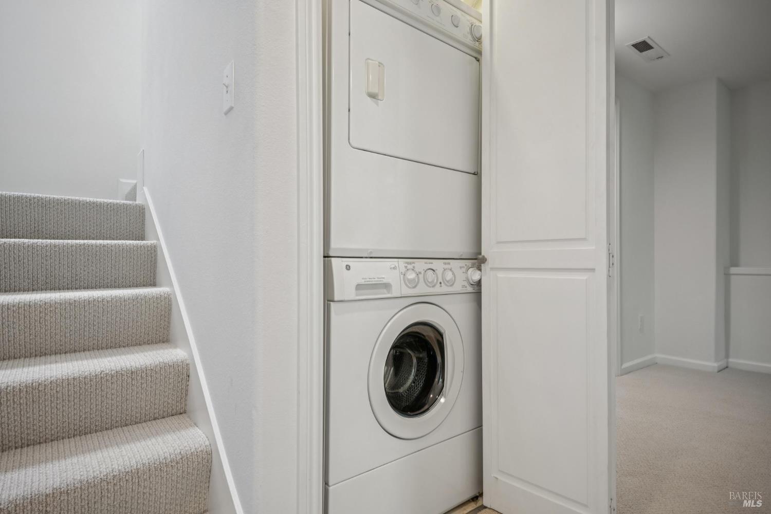 Detail Gallery Image 19 of 31 For 406 Wellesley Ct, Mill Valley,  CA 94941 - 2 Beds | 1/1 Baths