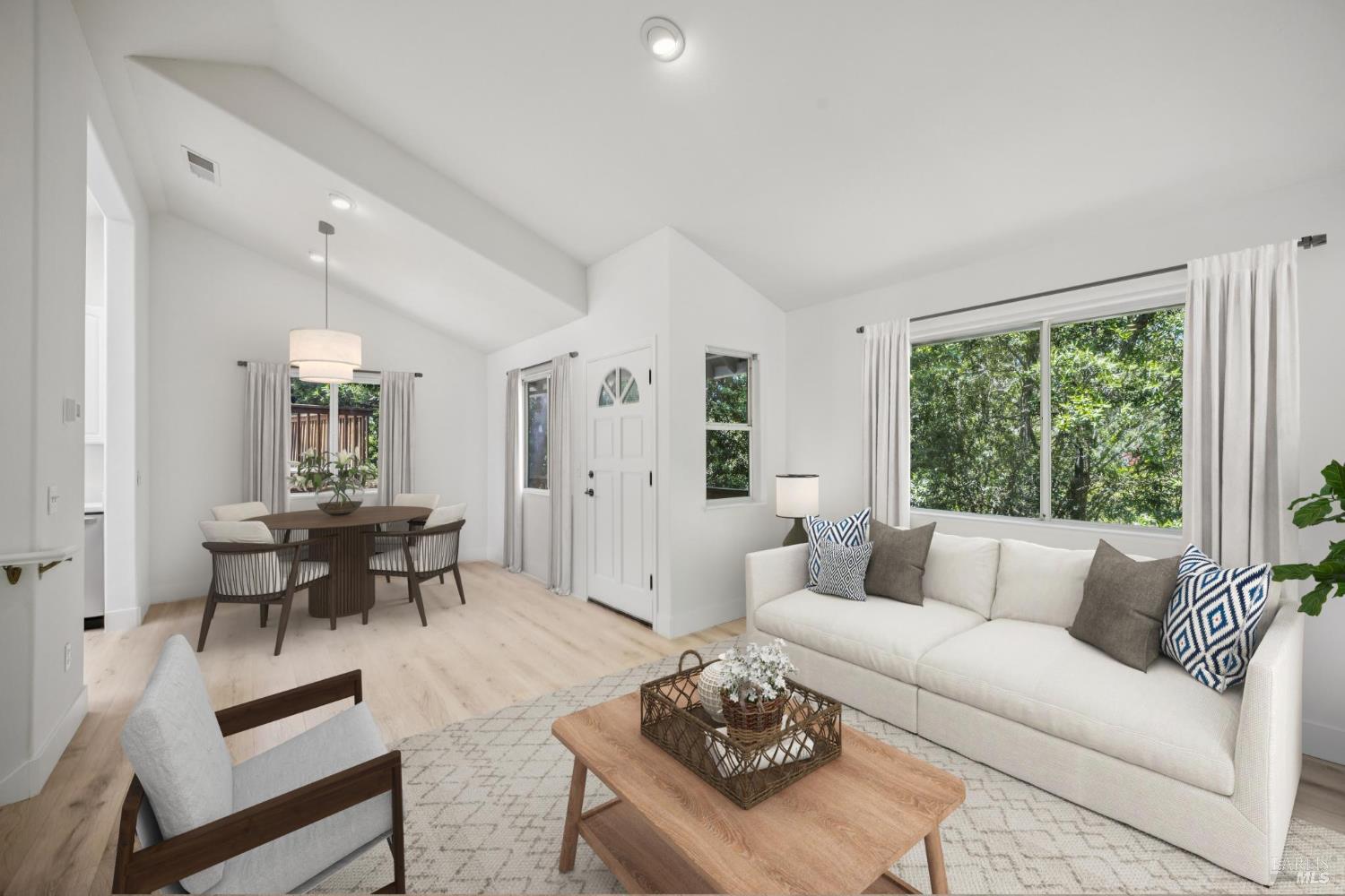 Detail Gallery Image 6 of 31 For 406 Wellesley Ct, Mill Valley,  CA 94941 - 2 Beds | 1/1 Baths