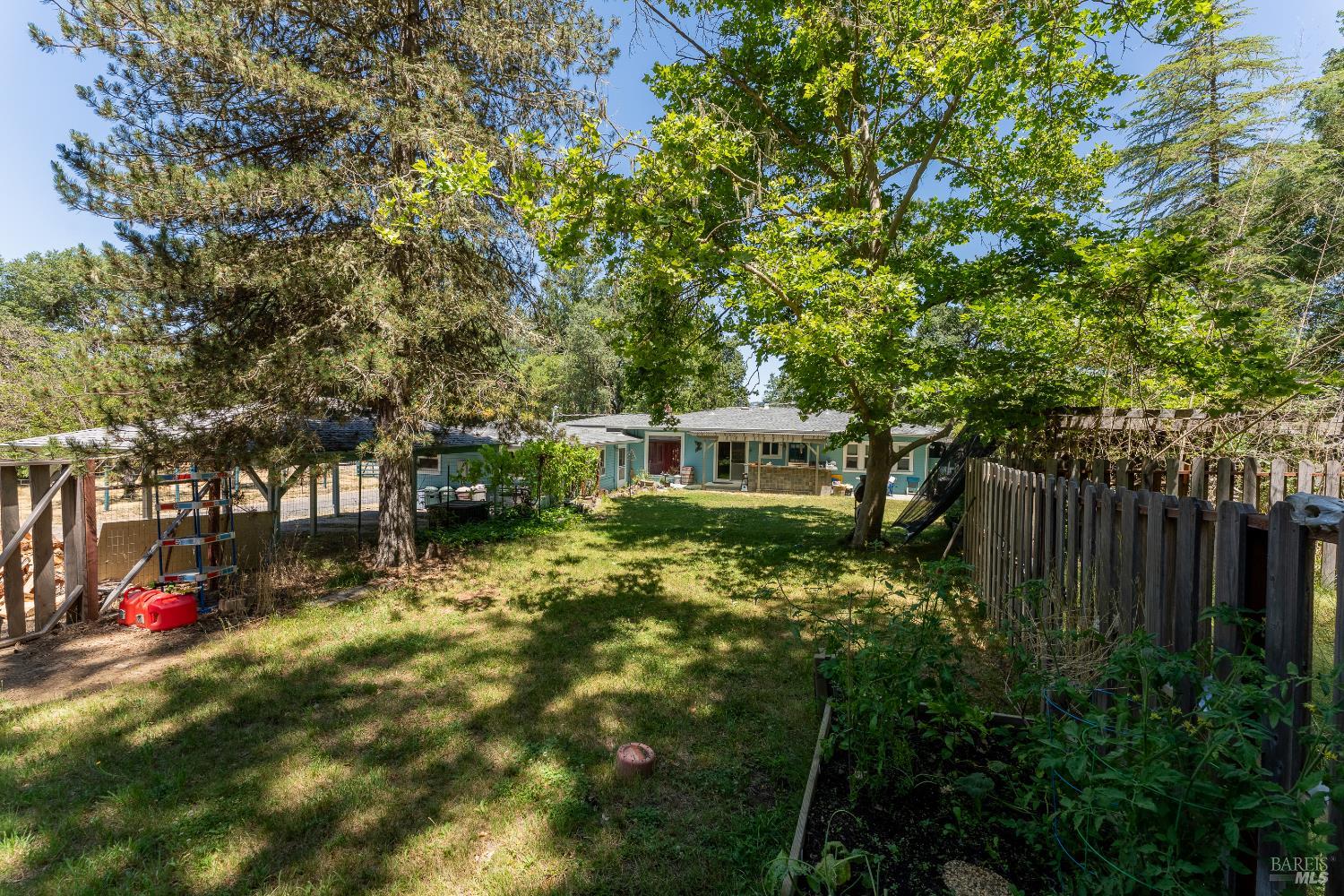 Detail Gallery Image 12 of 70 For 2261 Valley Rd, Willits,  CA 95490 - 3 Beds | 2 Baths