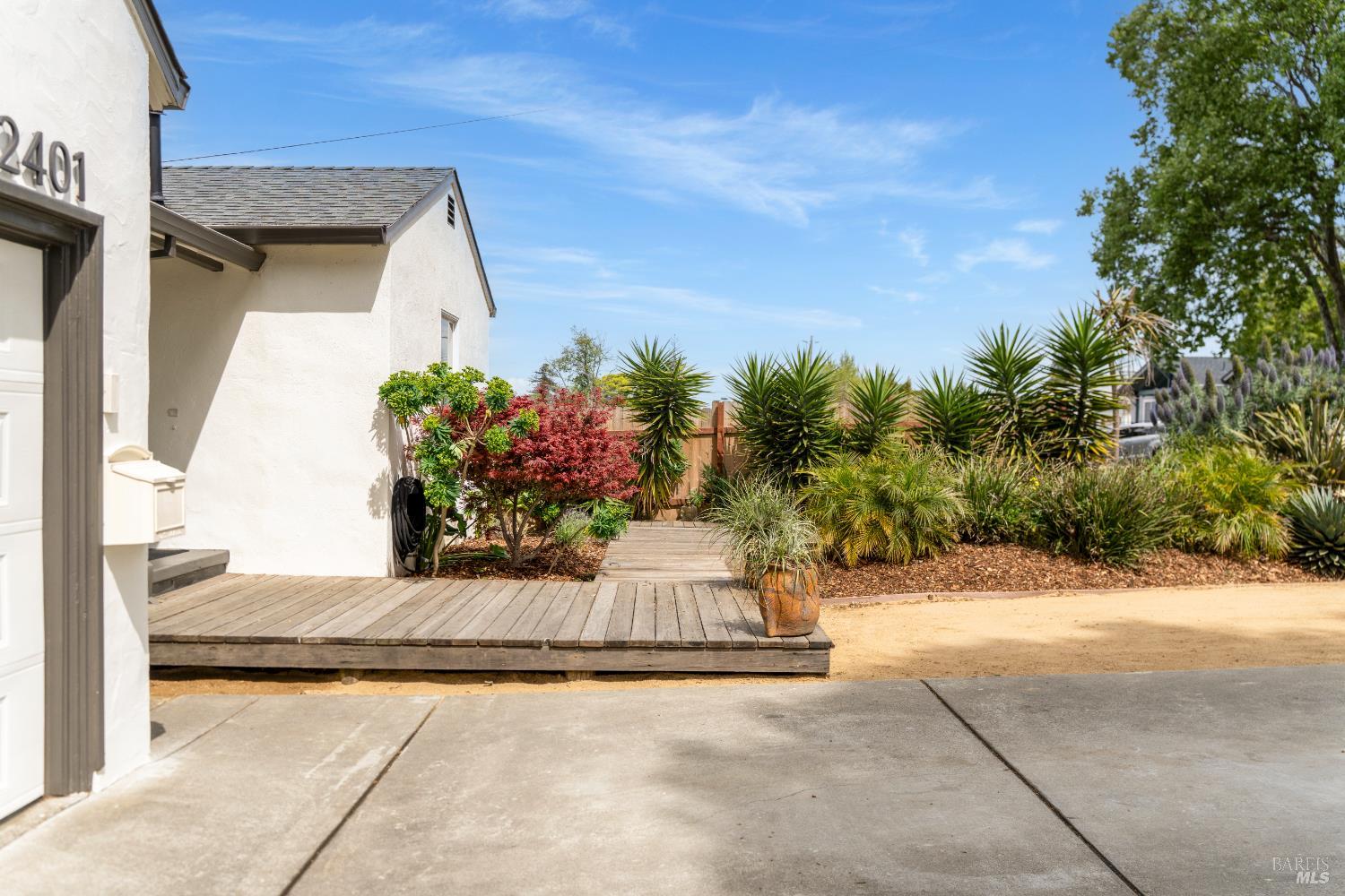 Detail Gallery Image 7 of 65 For 2401 Alameda St, Vallejo,  CA 94590 - 3 Beds | 2 Baths