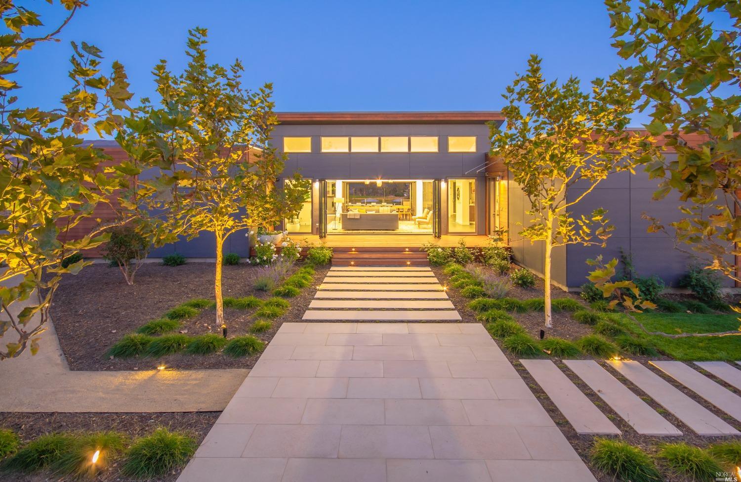 Detail Gallery Image 17 of 32 For 1090 1st Ave #B,  Napa,  CA 94558 - 5 Beds | 4 Baths