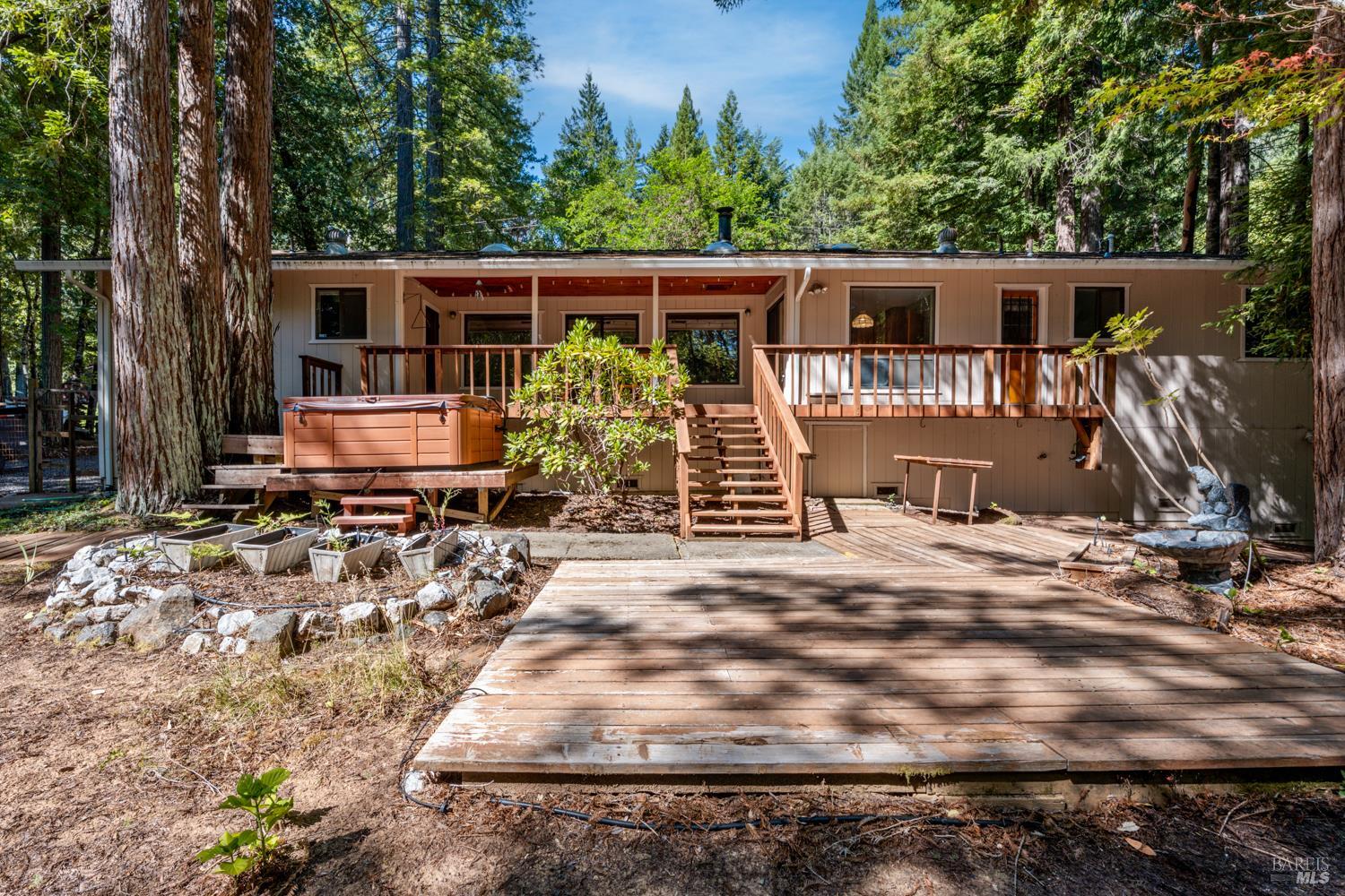 Detail Gallery Image 1 of 1 For 1101 Perch Ln, Willits,  CA 95490 - 4 Beds | 3 Baths