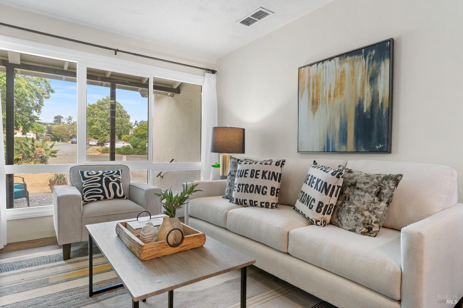 Detail Gallery Image 18 of 65 For 2401 Alameda St, Vallejo,  CA 94590 - 3 Beds | 2 Baths