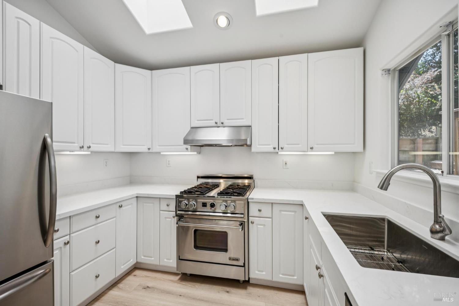 Detail Gallery Image 9 of 31 For 406 Wellesley Ct, Mill Valley,  CA 94941 - 2 Beds | 1/1 Baths