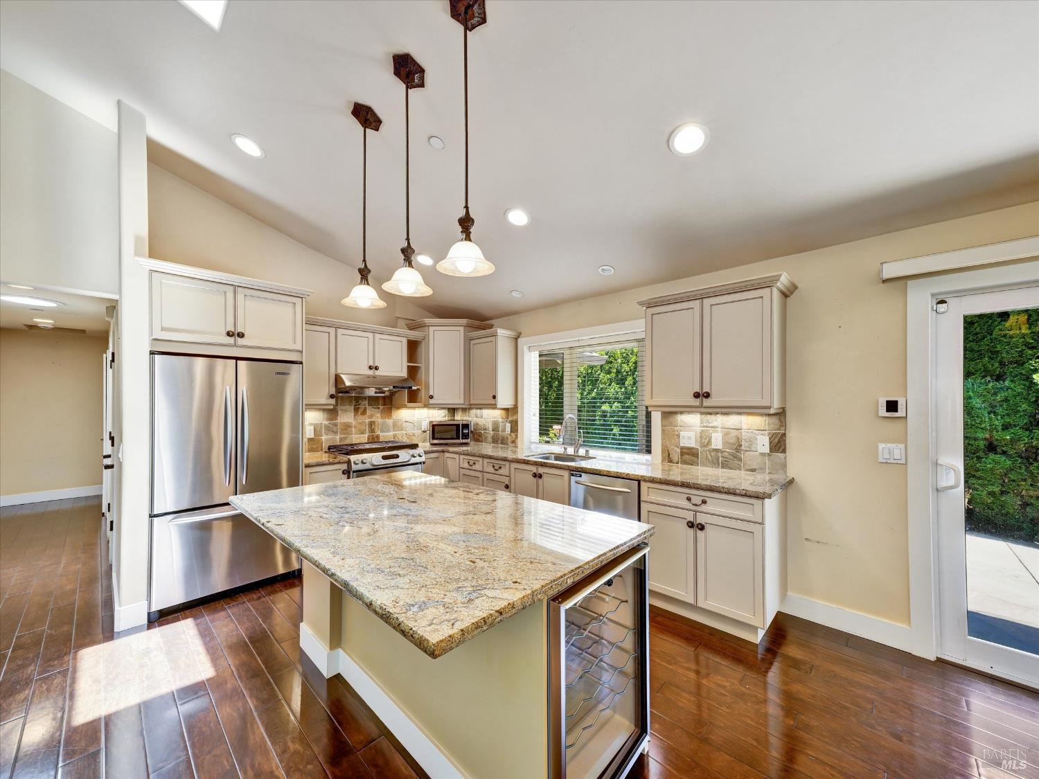 Detail Gallery Image 16 of 35 For 566 Este Madera Dr, Sonoma,  CA 95476 - 3 Beds | 2 Baths