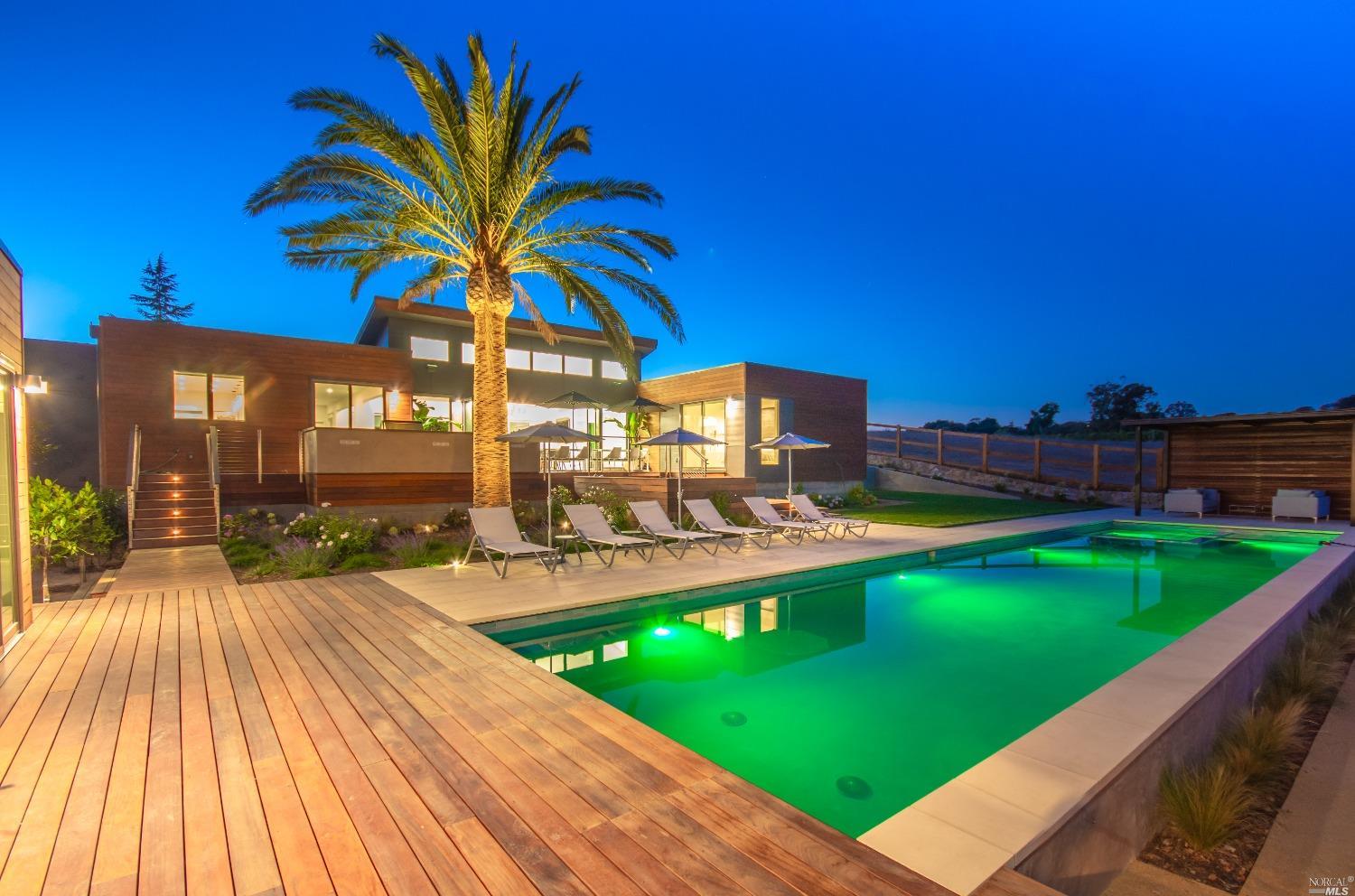 Detail Gallery Image 18 of 32 For 1090 1st Ave #B,  Napa,  CA 94558 - 5 Beds | 4 Baths