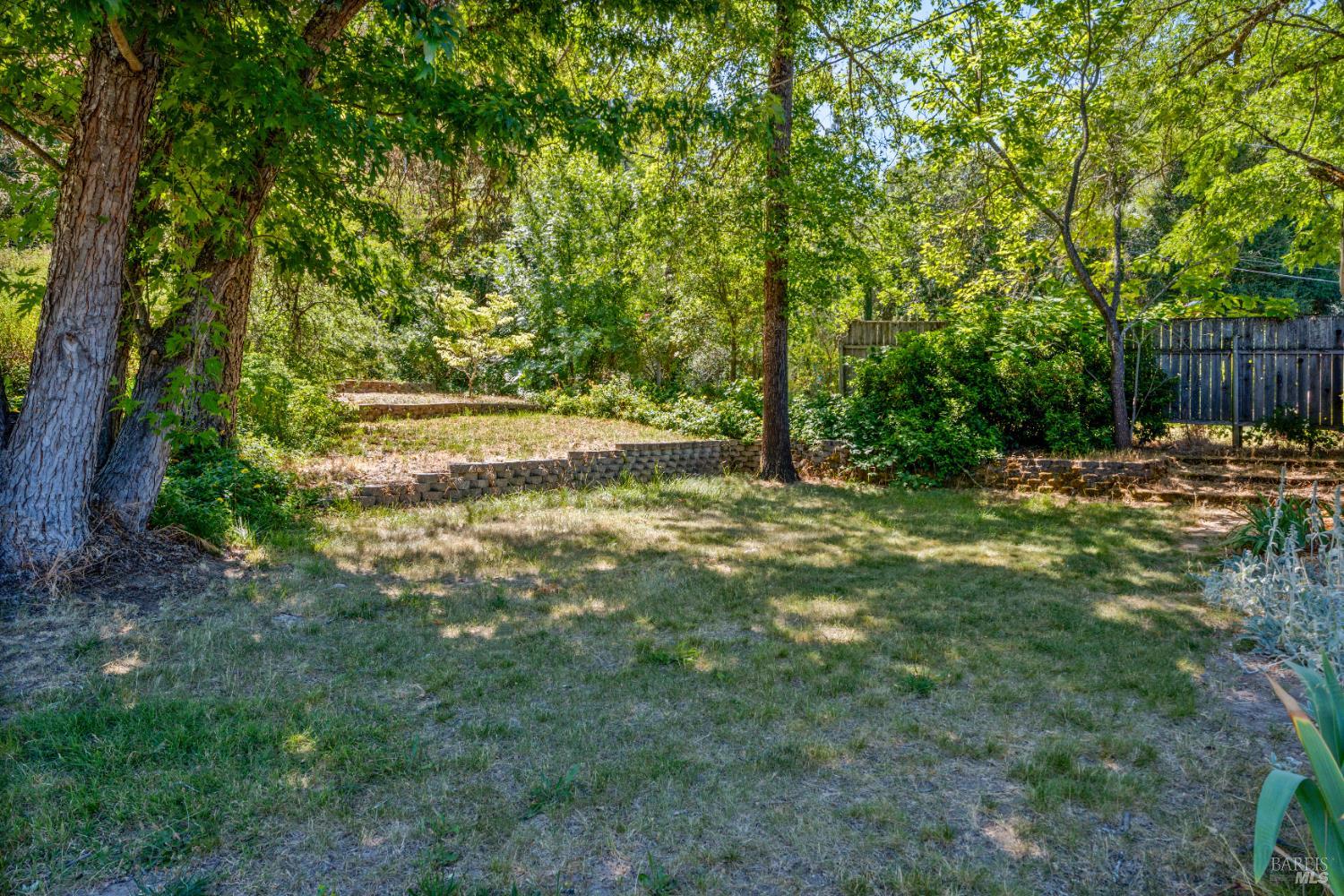 Detail Gallery Image 2 of 34 For 5510 Eastside Calpella Rd, Ukiah,  CA 95482 - 2 Beds | 2 Baths