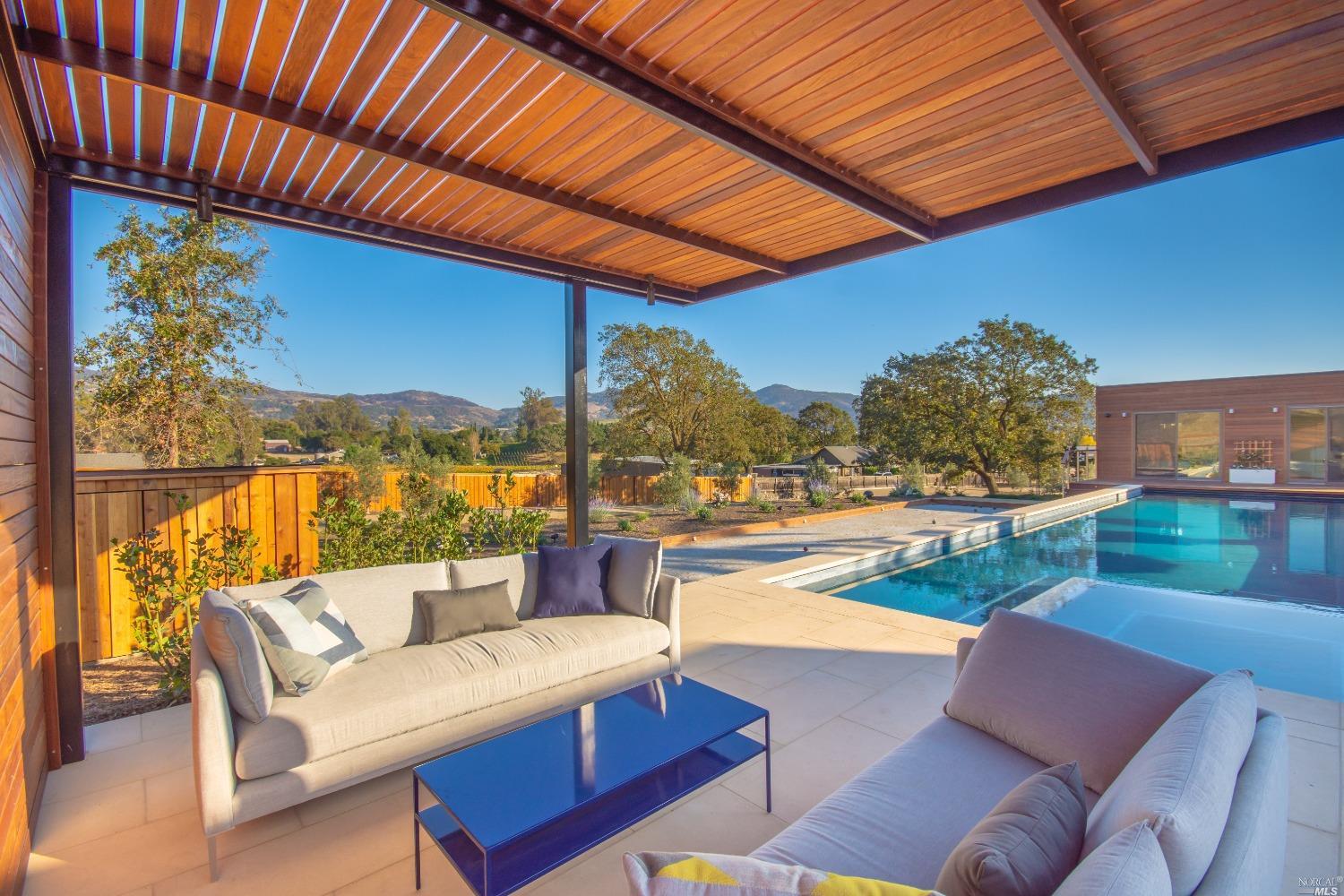 Detail Gallery Image 23 of 32 For 1090 1st Ave #B,  Napa,  CA 94558 - 5 Beds | 4 Baths