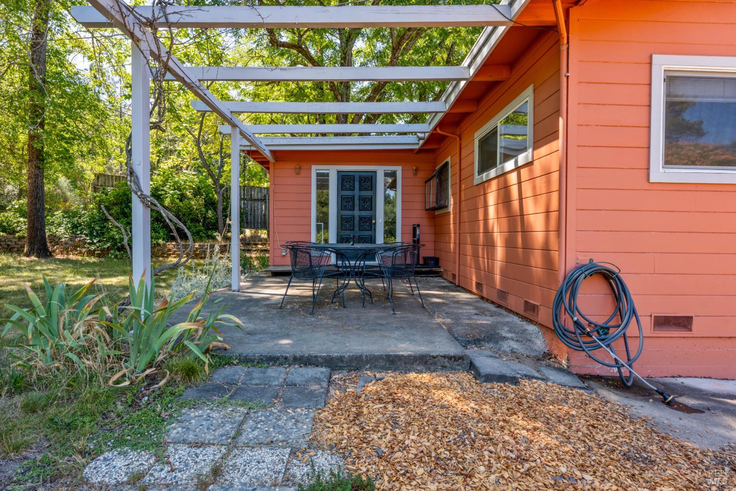 Detail Gallery Image 6 of 34 For 5510 Eastside Calpella Rd, Ukiah,  CA 95482 - 2 Beds | 2 Baths