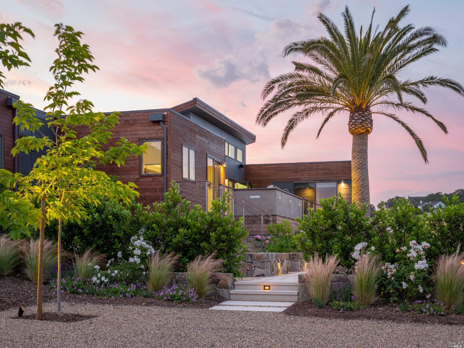 Detail Gallery Image 30 of 32 For 1090 1st Ave #B,  Napa,  CA 94558 - 5 Beds | 4 Baths
