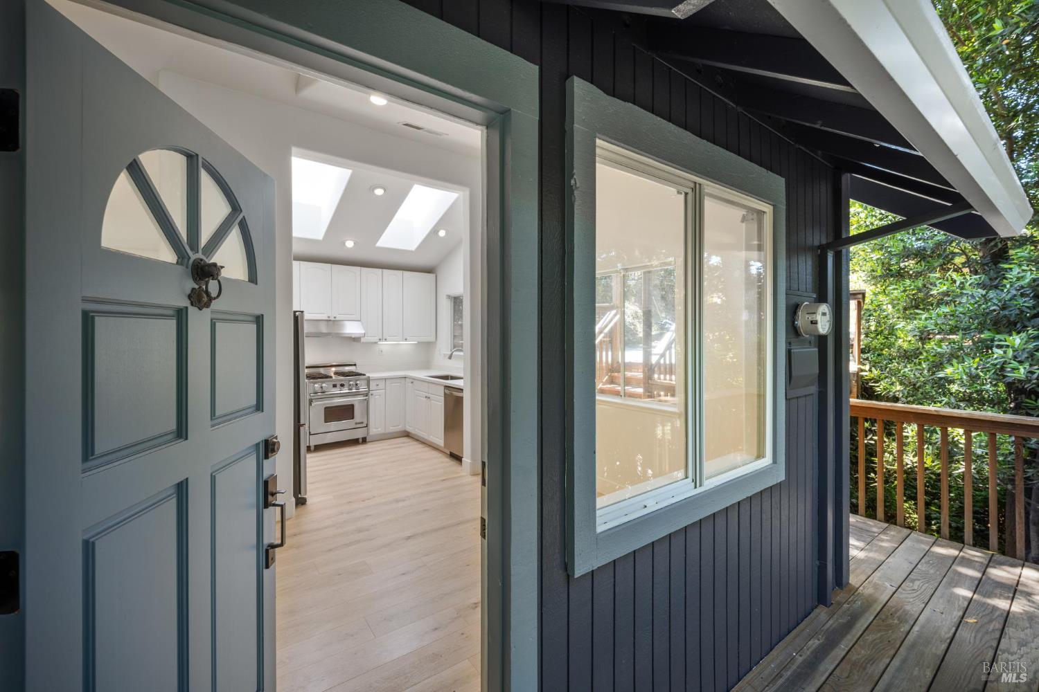 Detail Gallery Image 3 of 31 For 406 Wellesley Ct, Mill Valley,  CA 94941 - 2 Beds | 1/1 Baths