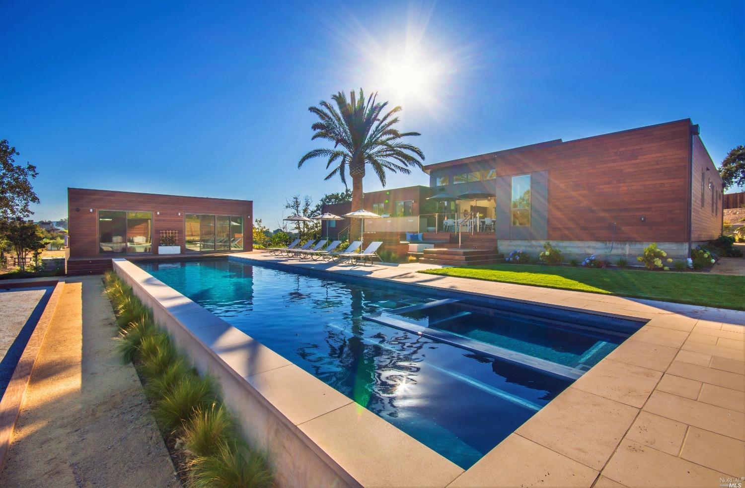 Detail Gallery Image 32 of 32 For 1090 1st Ave #B,  Napa,  CA 94558 - 5 Beds | 4 Baths