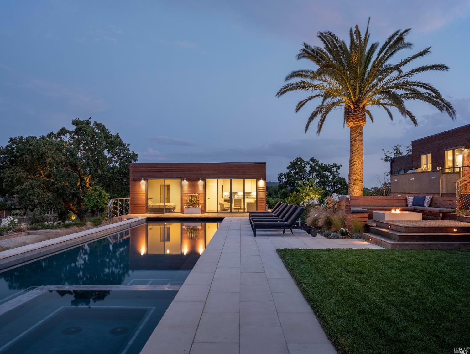 Detail Gallery Image 21 of 32 For 1090 1st Ave #B,  Napa,  CA 94558 - 5 Beds | 4 Baths
