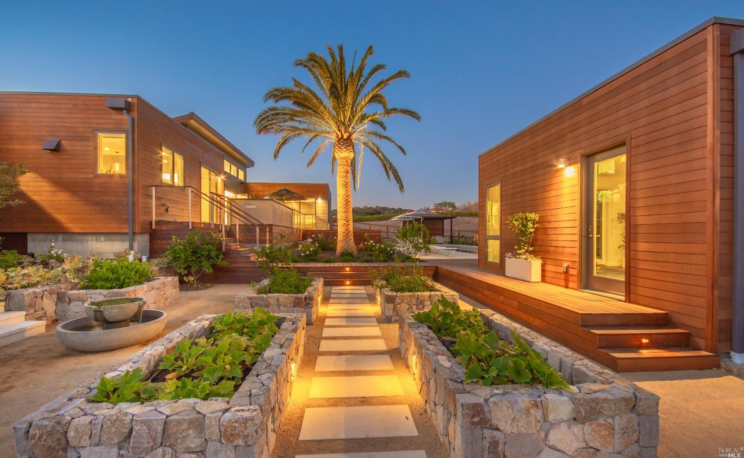 Detail Gallery Image 19 of 32 For 1090 1st Ave #B,  Napa,  CA 94558 - 5 Beds | 4 Baths