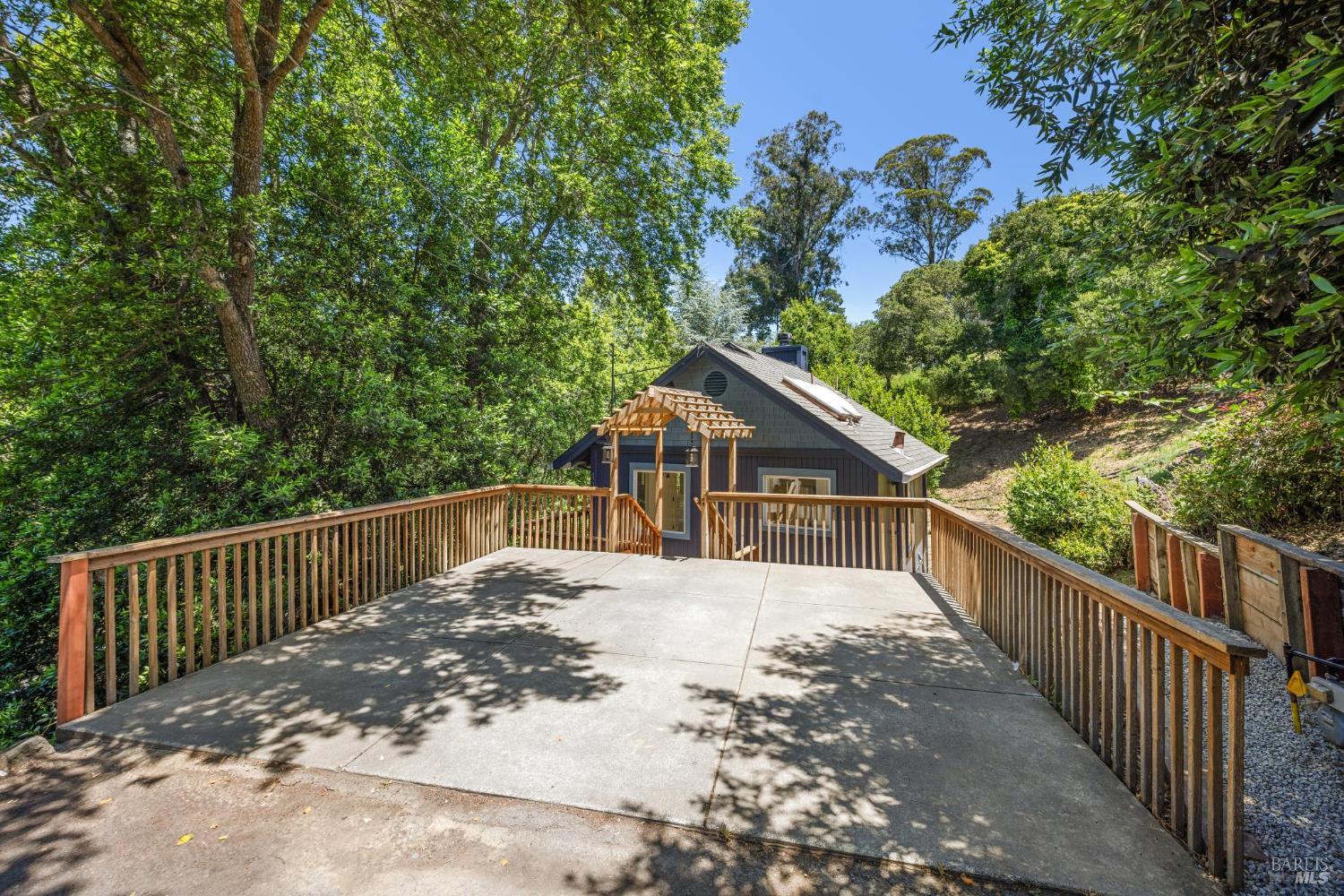 Detail Gallery Image 27 of 31 For 406 Wellesley Ct, Mill Valley,  CA 94941 - 2 Beds | 1/1 Baths