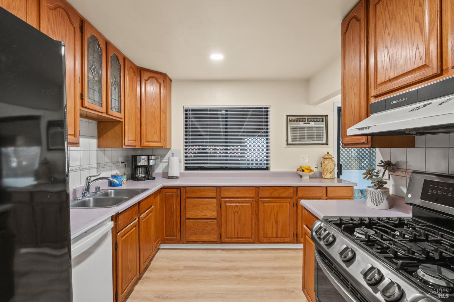Detail Gallery Image 3 of 26 For 101 Faull Ave, Ukiah,  CA 95482 - 3 Beds | 1 Baths