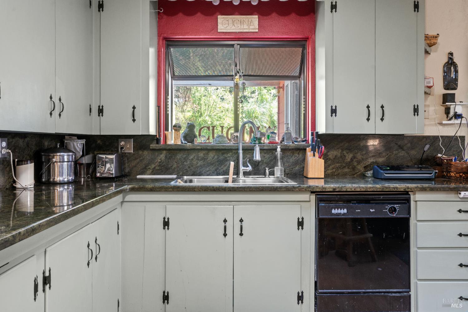 Detail Gallery Image 15 of 34 For 5510 Eastside Calpella Rd, Ukiah,  CA 95482 - 2 Beds | 2 Baths