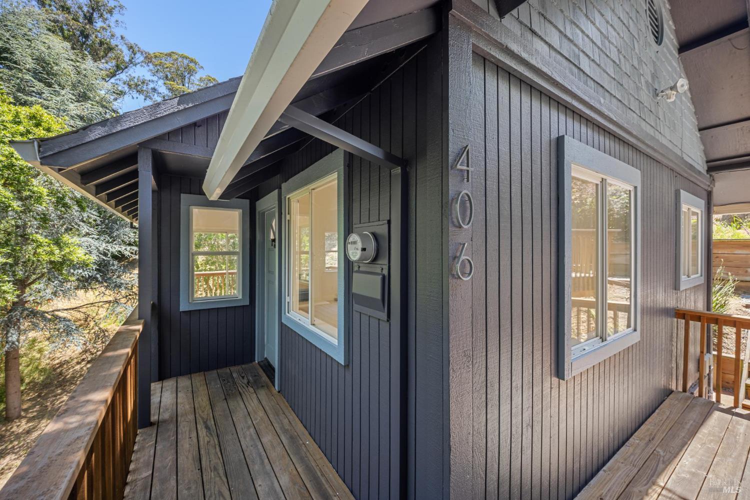 Detail Gallery Image 2 of 31 For 406 Wellesley Ct, Mill Valley,  CA 94941 - 2 Beds | 1/1 Baths
