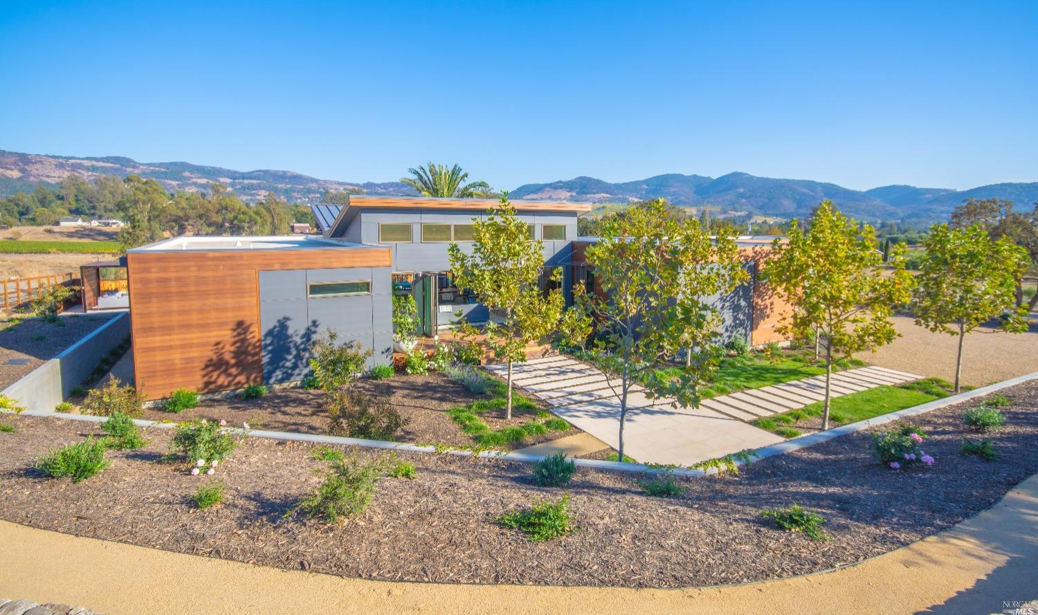 Detail Gallery Image 29 of 32 For 1090 1st Ave #B,  Napa,  CA 94558 - 5 Beds | 4 Baths