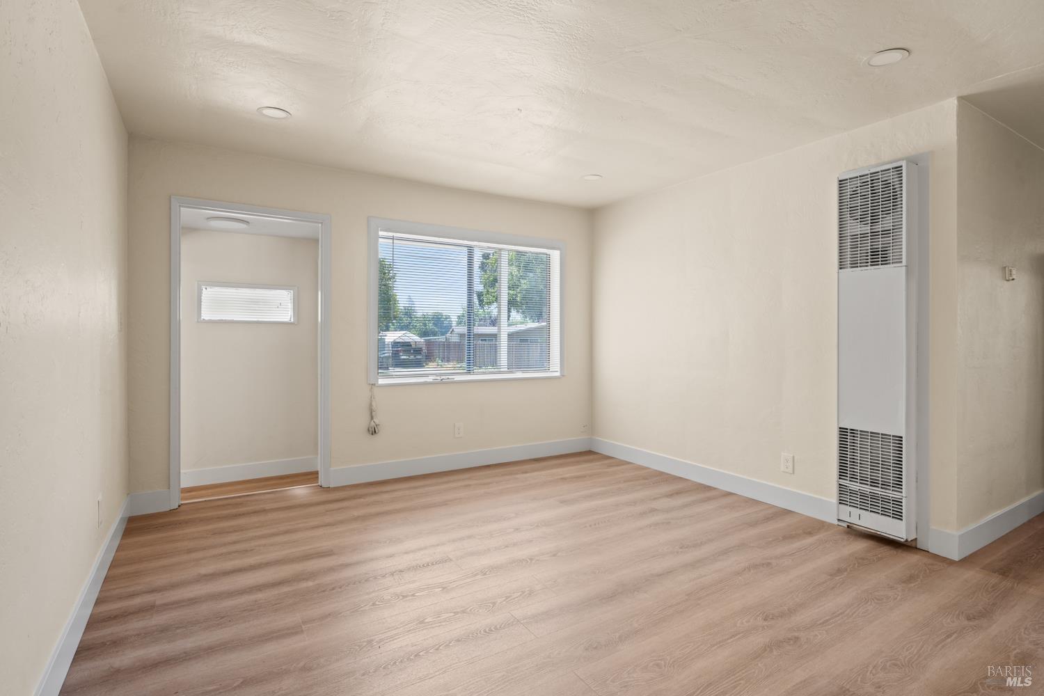 Detail Gallery Image 2 of 26 For 101 Faull Ave, Ukiah,  CA 95482 - 3 Beds | 1 Baths
