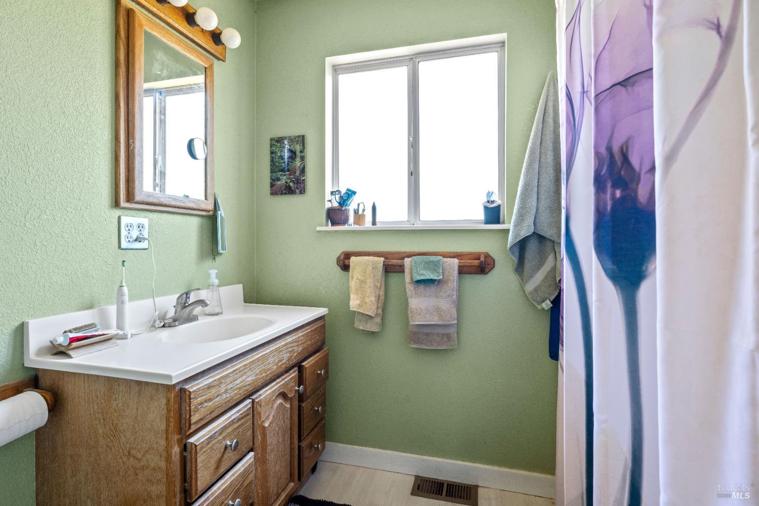 Detail Gallery Image 18 of 34 For 5510 Eastside Calpella Rd, Ukiah,  CA 95482 - 2 Beds | 2 Baths