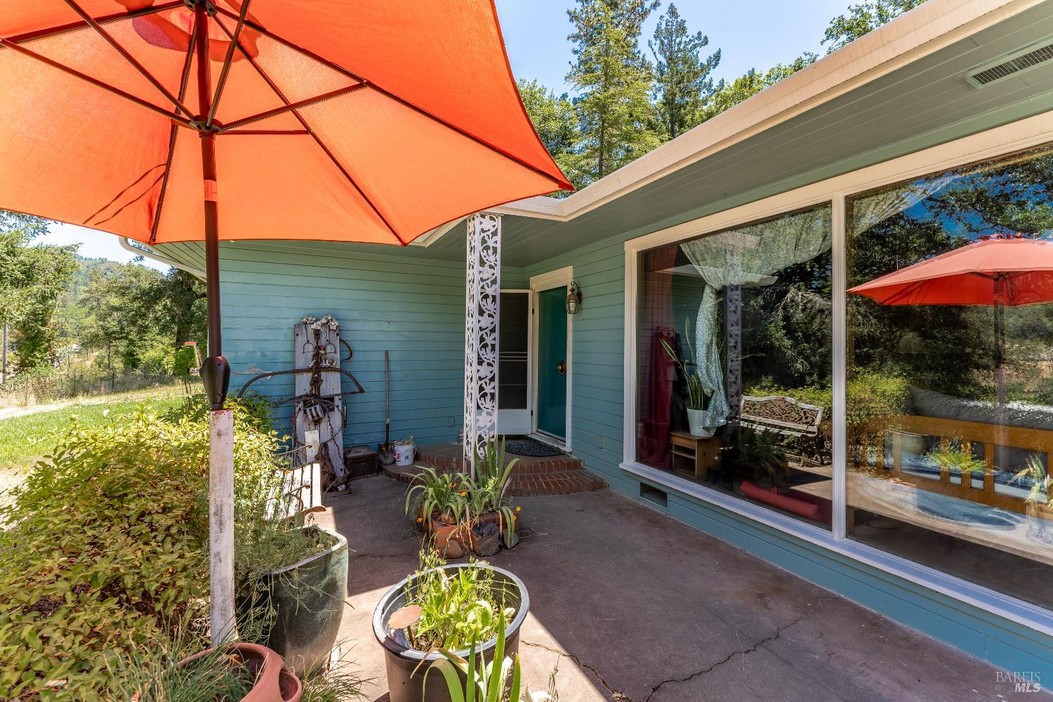 Detail Gallery Image 3 of 70 For 2261 Valley Rd, Willits,  CA 95490 - 3 Beds | 2 Baths