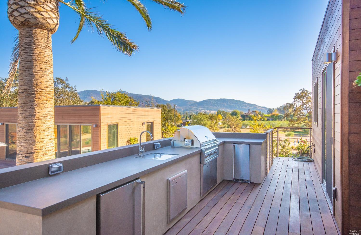Detail Gallery Image 25 of 32 For 1090 1st Ave #B,  Napa,  CA 94558 - 5 Beds | 4 Baths