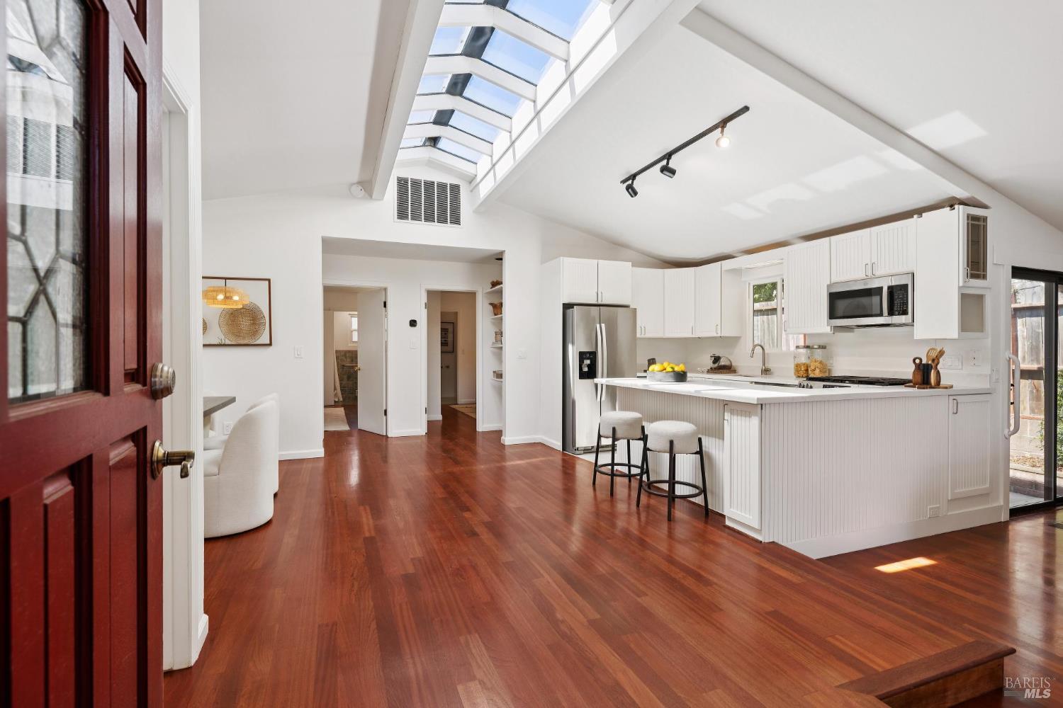 Detail Gallery Image 4 of 34 For 703 West St, Petaluma,  CA 94952 - 2 Beds | 3/1 Baths
