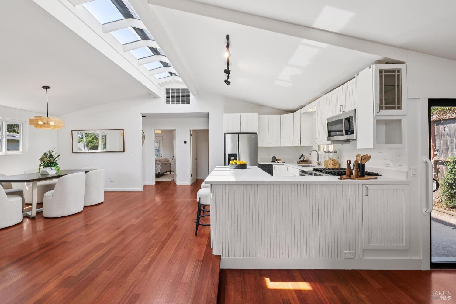 Detail Gallery Image 11 of 34 For 703 West St, Petaluma,  CA 94952 - 2 Beds | 3/1 Baths