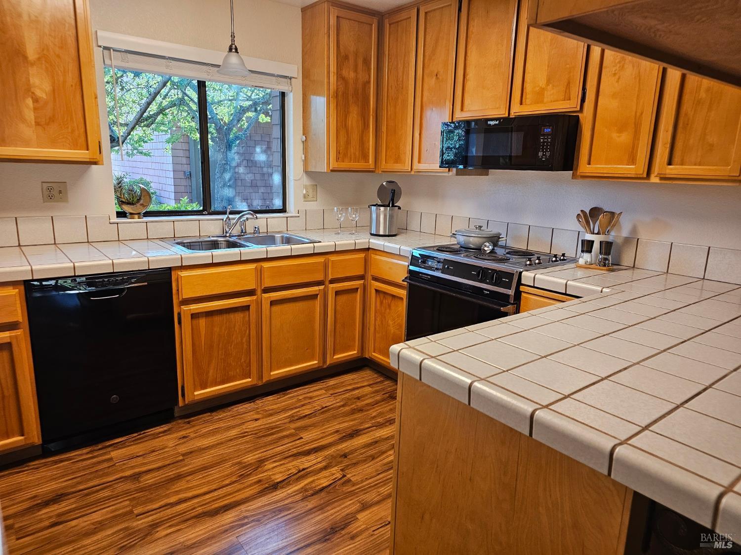 Detail Gallery Image 7 of 23 For 206 Indian Creek Dr, Santa Rosa,  CA 95409 - 2 Beds | 2 Baths
