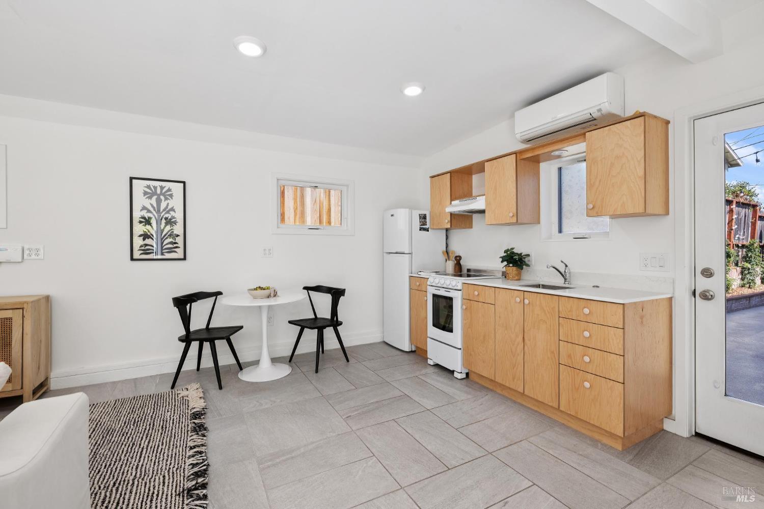 Detail Gallery Image 29 of 34 For 703 West St, Petaluma,  CA 94952 - 2 Beds | 3/1 Baths