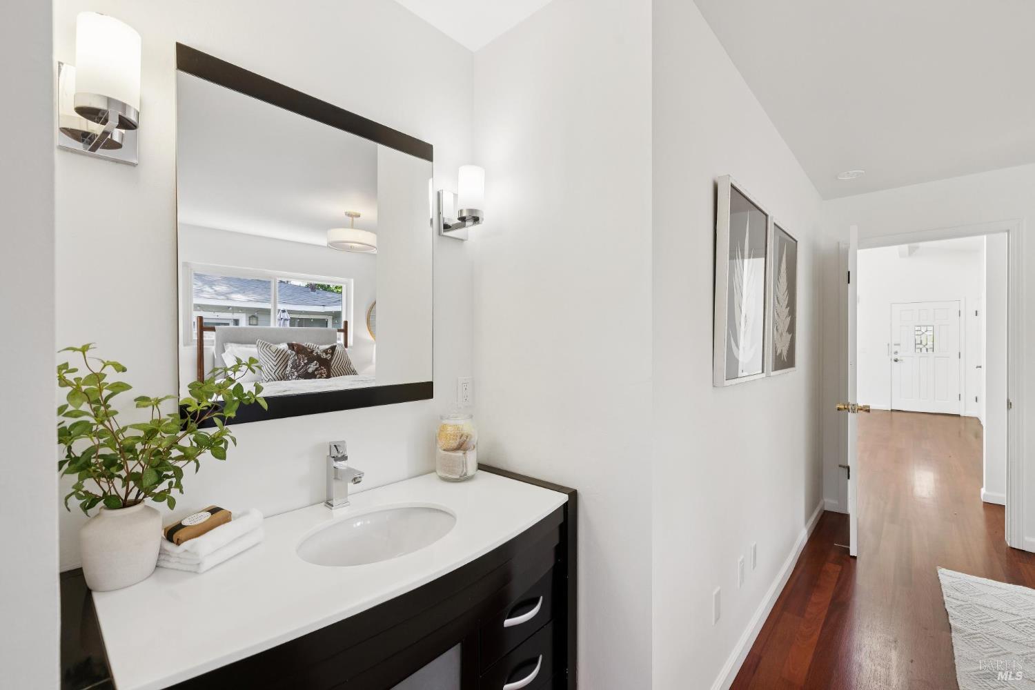 Detail Gallery Image 18 of 34 For 703 West St, Petaluma,  CA 94952 - 2 Beds | 3/1 Baths