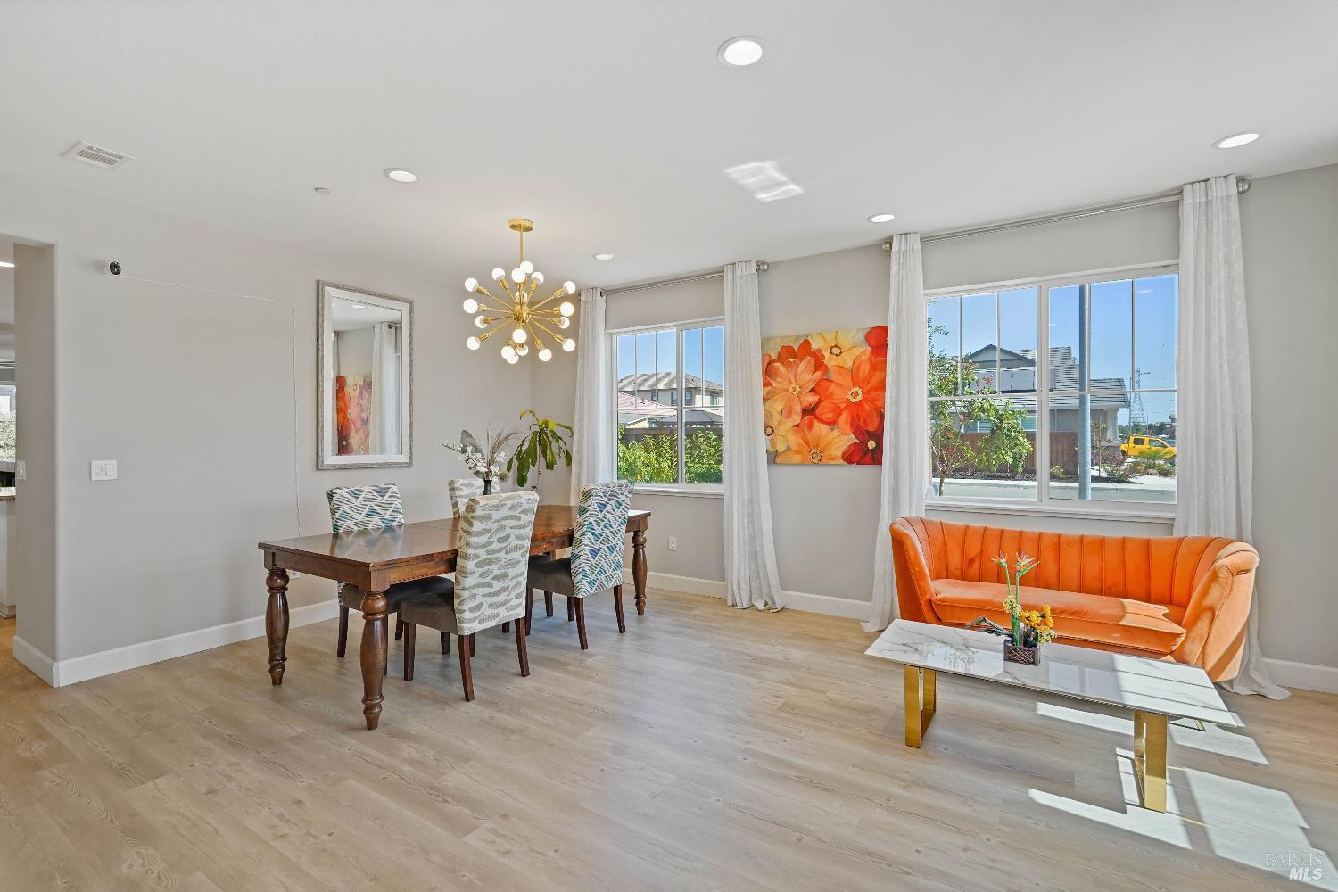 Detail Gallery Image 5 of 77 For 424 Wren Ln, Vacaville,  CA 95688 - 5 Beds | 4/1 Baths