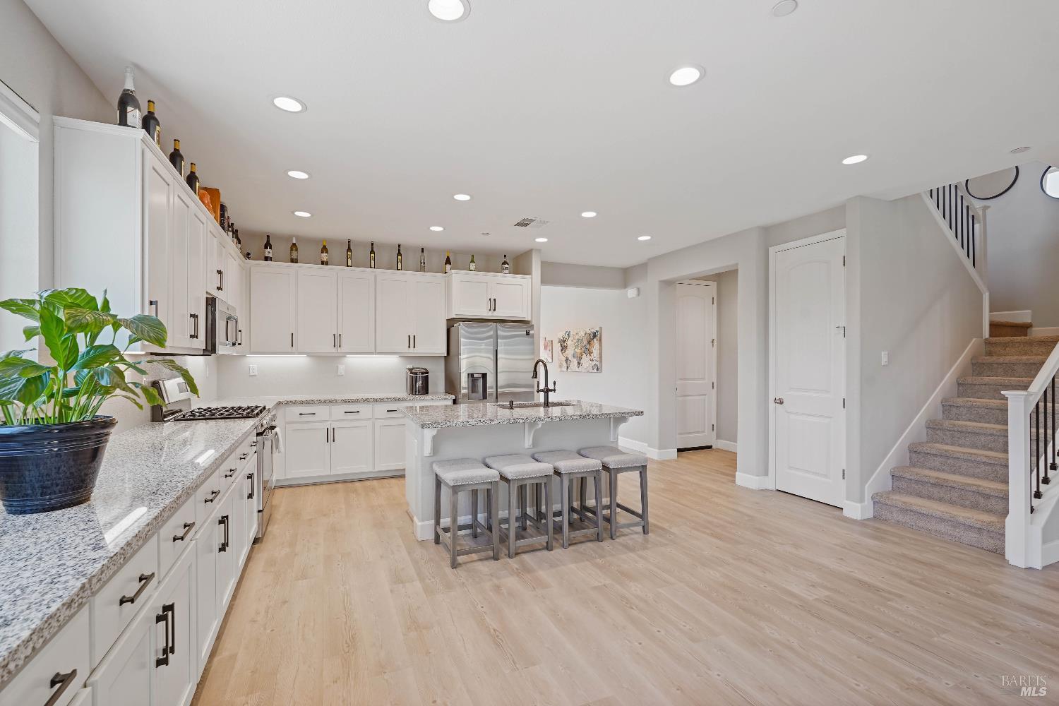 Detail Gallery Image 13 of 77 For 424 Wren Ln, Vacaville,  CA 95688 - 5 Beds | 4/1 Baths