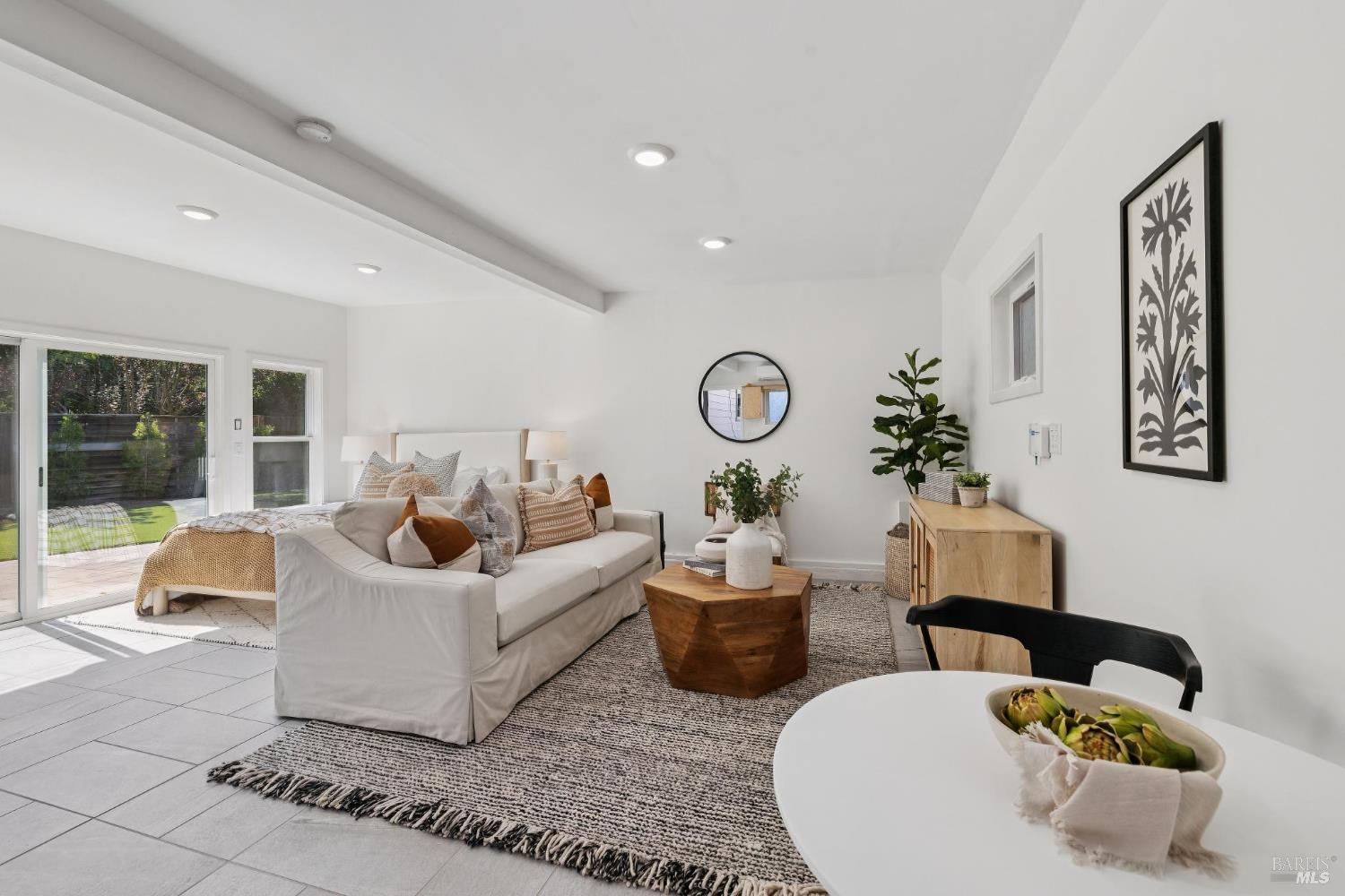 Detail Gallery Image 27 of 34 For 703 West St, Petaluma,  CA 94952 - 2 Beds | 3/1 Baths