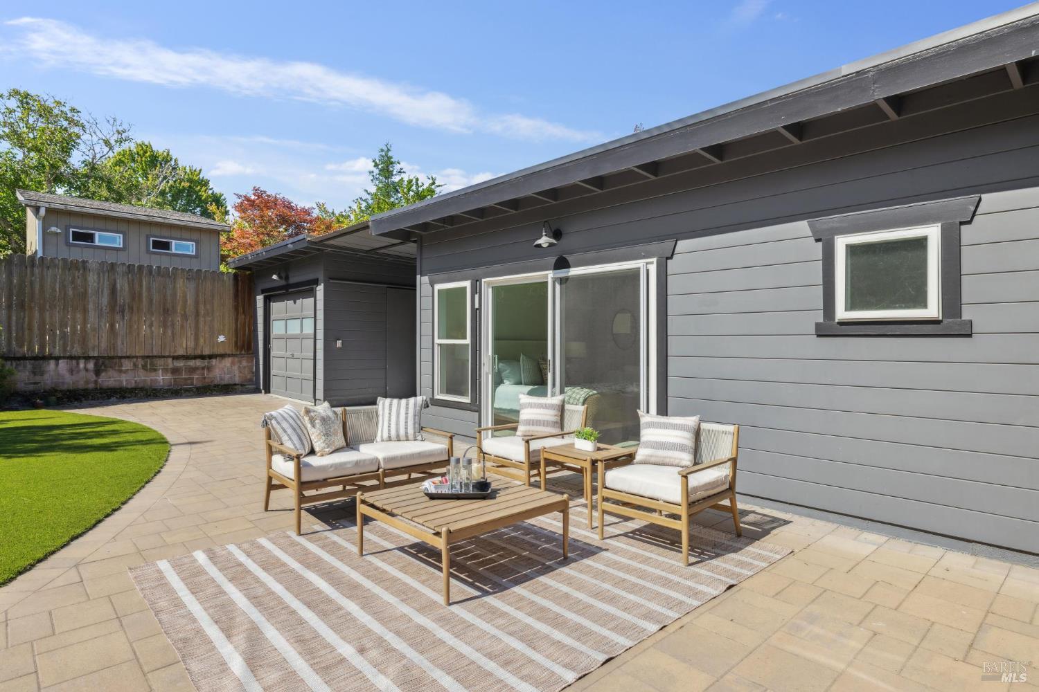 Detail Gallery Image 23 of 34 For 703 West St, Petaluma,  CA 94952 - 2 Beds | 3/1 Baths