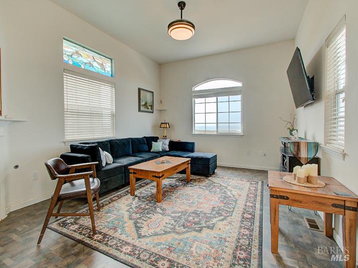 Detail Gallery Image 5 of 39 For 924 Glass Beach Dr, Fort Bragg,  CA 95437 - 3 Beds | 2/1 Baths