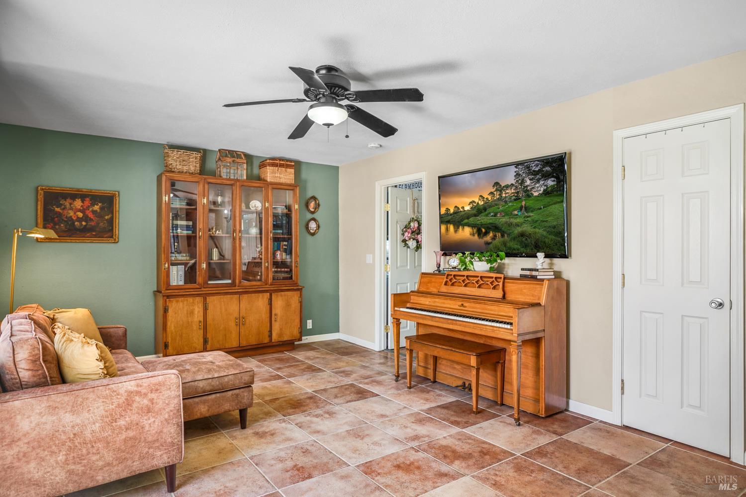 Evergreen Drive, Vacaville, California image 17