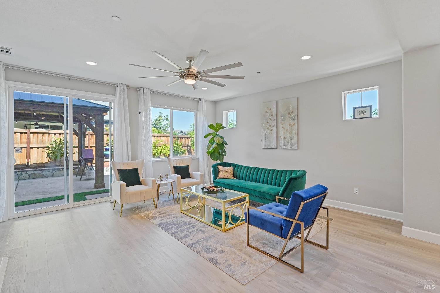 Detail Gallery Image 15 of 77 For 424 Wren Ln, Vacaville,  CA 95688 - 5 Beds | 4/1 Baths