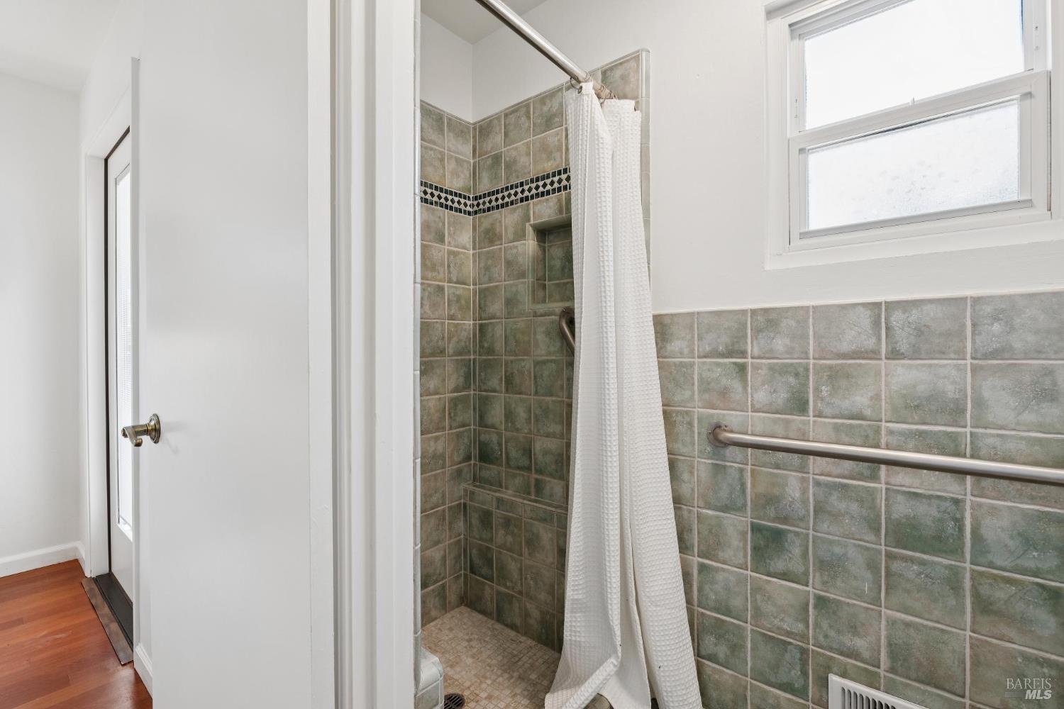 Detail Gallery Image 19 of 34 For 703 West St, Petaluma,  CA 94952 - 2 Beds | 3/1 Baths